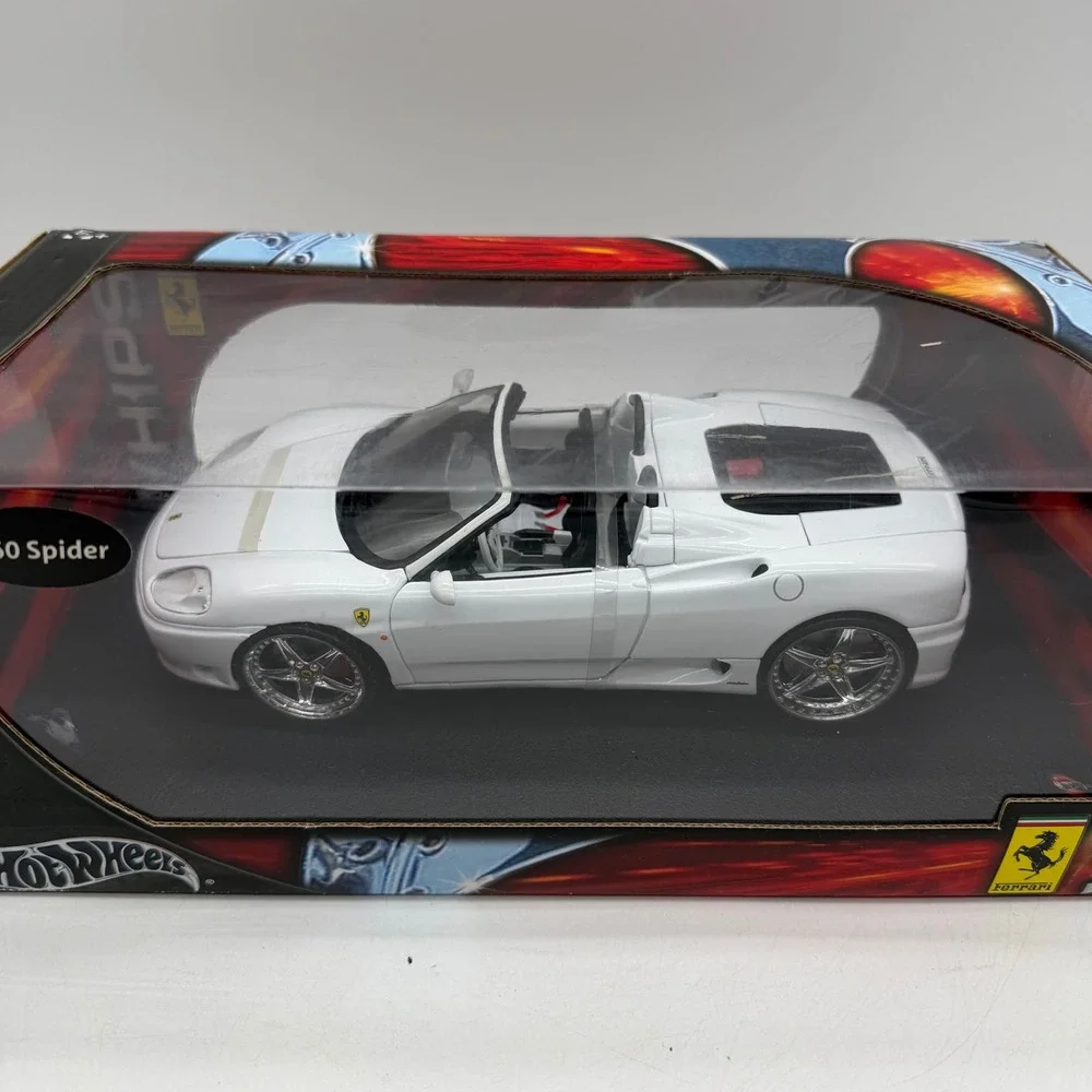 Hot Wheels WHIPS 08824‎ White Ferrari 360 Spider 1:18 Scale C3866 Die-Cast Car
